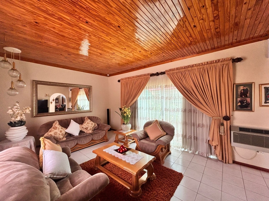 5 Bedroom Property for Sale in Flamwood North West